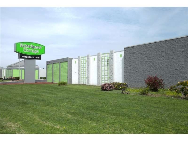 Facility photo: //images.sparefoot.com/medium/229111699433a429365.jpg