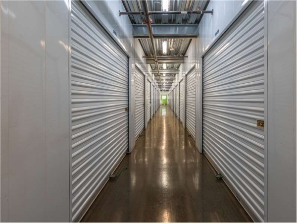 Facility photo: //images.sparefoot.com/medium/229114699433e655296.jpg