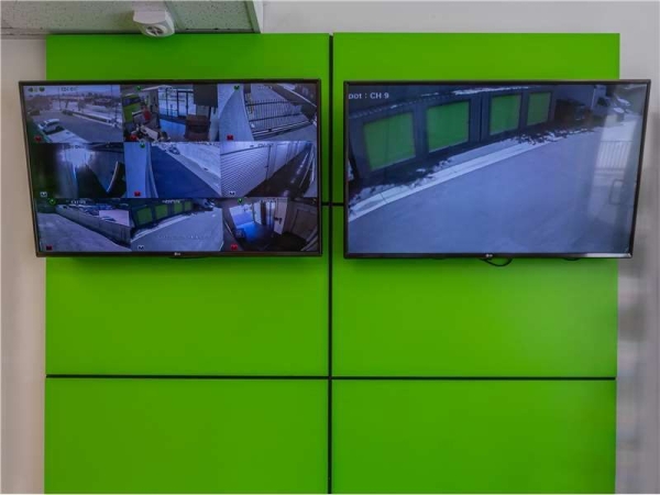 Facility photo: //images.sparefoot.com/medium/229114699433e7b16c9.jpg