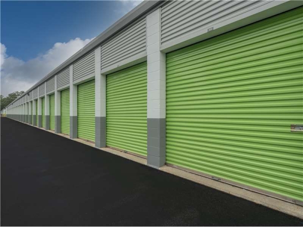 Facility photo: //images.sparefoot.com/medium/229115699433a5d18b3.jpg