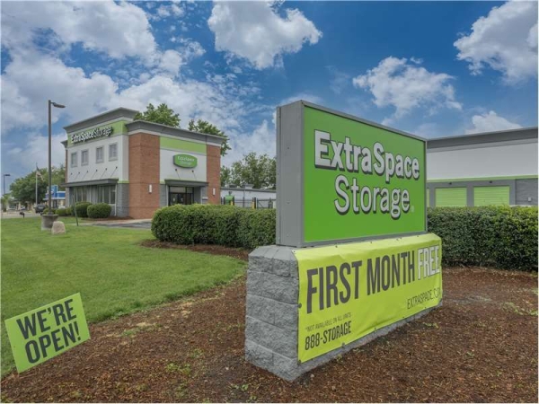 Facility photo: //images.sparefoot.com/medium/229115699433a754933.jpg