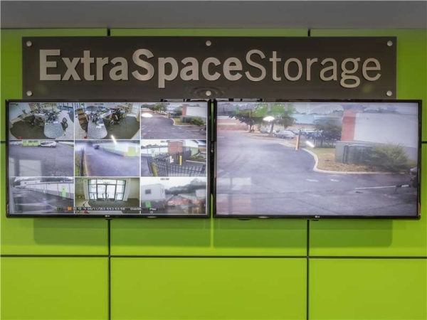 Facility photo: //images.sparefoot.com/medium/229115699433a810798.jpg