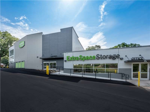 Storage Units at Extra Space Storage - 1649 - Charlotte - Wendover Rd - 1350 North Wendover Road