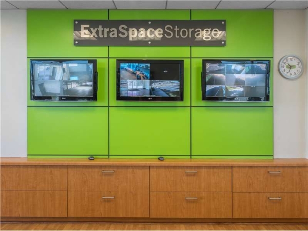 Facility photo: //images.sparefoot.com/medium/2291336994343141446.jpg