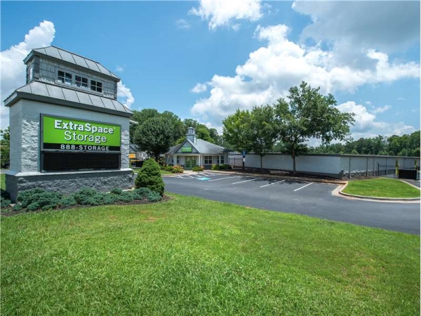Storage Units at Extra Space Storage - 1692 - Marietta - Austell Rd SW - 2619 Austell Road Southwest