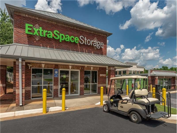 Facility photo: //images.sparefoot.com/medium/2291406994341bbe5e0.jpg