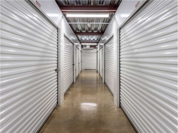 Facility photo: //images.sparefoot.com/medium/2291406994341f85a3d.jpg
