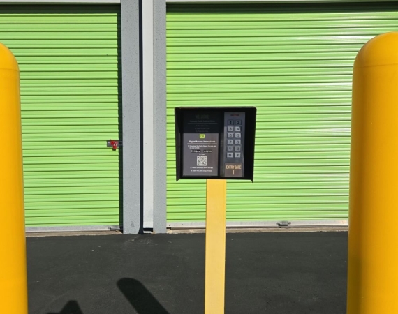 Facility photo: //images.sparefoot.com/medium/22915769943451bb15e.jpg