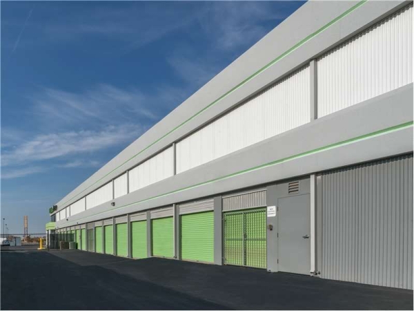 Facility photo: //images.sparefoot.com/medium/229157699434536dd3a.jpg