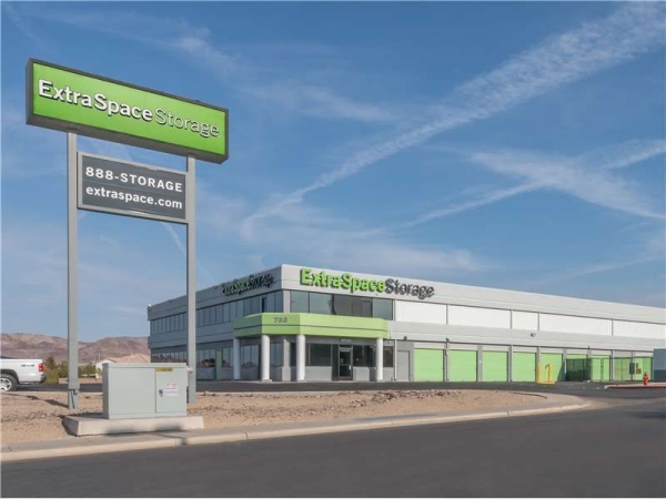 Facility photo: //images.sparefoot.com/medium/2291576994345506cf2.jpg