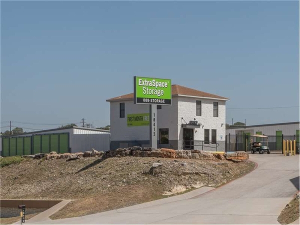 Facility photo: //images.sparefoot.com/medium/2291626994348409c19.jpg