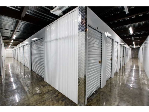 Facility photo: //images.sparefoot.com/medium/229166699434430677b.jpg