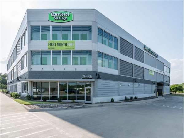 Facility photo: //images.sparefoot.com/medium/2291846994348733095.jpg