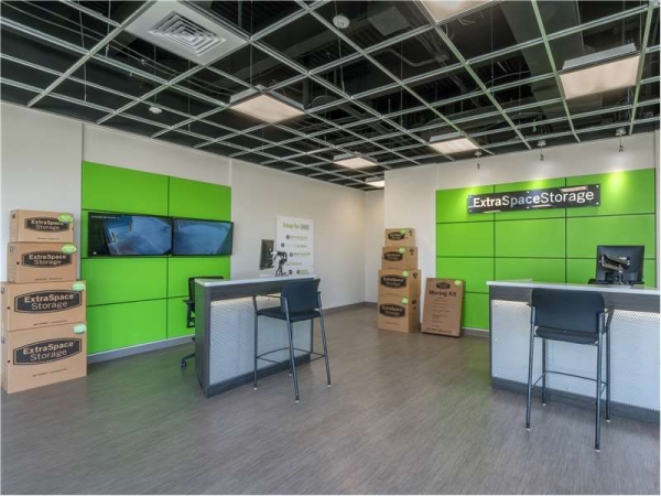 Facility photo: //images.sparefoot.com/medium/22918469943488c118b.jpg