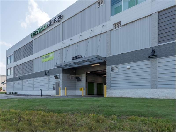 Facility photo: //images.sparefoot.com/medium/2291846994348ae4974.jpg