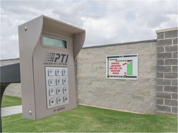 Facility photo: //images.sparefoot.com/medium/2291866994349d9bd72.jpg