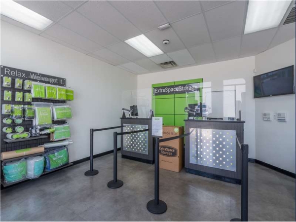 Facility photo: //images.sparefoot.com/medium/229208649e19b86177c.jpg