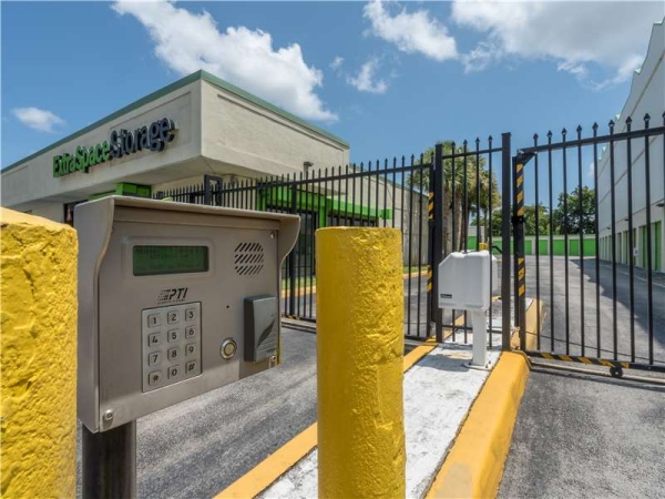 Storage Units at Extra Space Storage - 7196 - Fort Lauderdale - 1900 NW 19th St - 1900 Northwest 19th Street