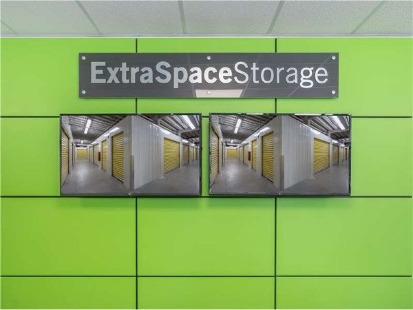 Storage Units at Extra Space Storage - 1930 - Atlanta - Zonolite Rd - 1248 Zonolite Road Northeast