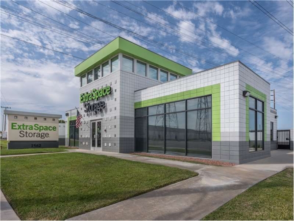 Facility photo: //images.sparefoot.com/medium/229235699434d488095.jpg