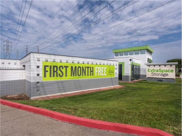 Facility photo: //images.sparefoot.com/medium/229235699434d8a3c03.jpg