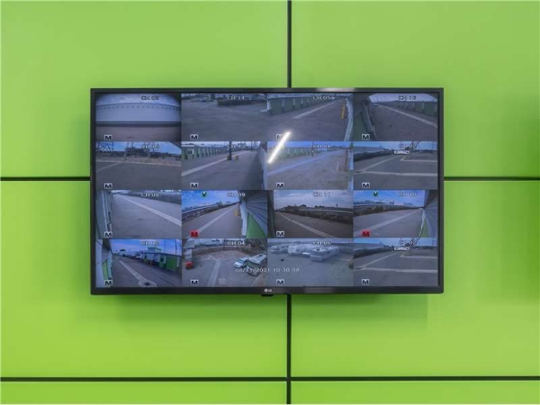 Facility photo: //images.sparefoot.com/medium/229235699434d968245.jpg