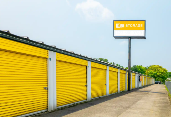Facility photo: //images.sparefoot.com/medium/22926768cae55367ef9.png