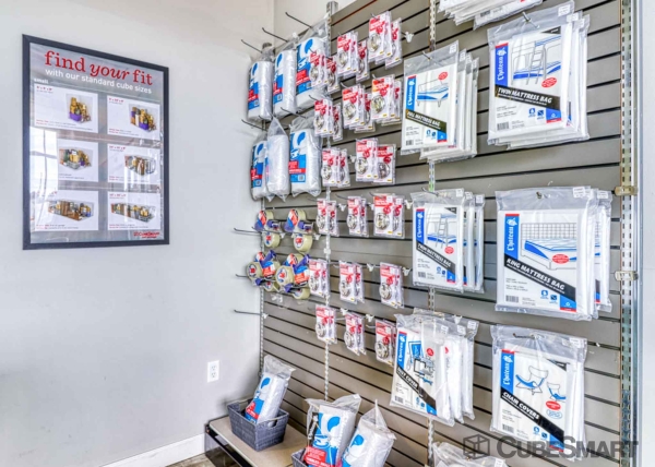 Facility photo: //images.sparefoot.com/medium/229284693d4d2226d7f.jpg