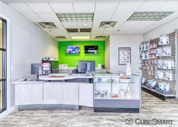 Facility photo: //images.sparefoot.com/medium/22928469fc6a83c8aa5.jpg