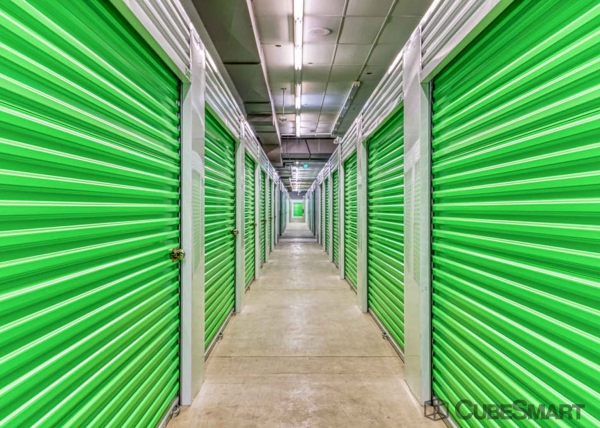 Facility photo: //images.sparefoot.com/medium/22928469fc6a85617b1.jpg