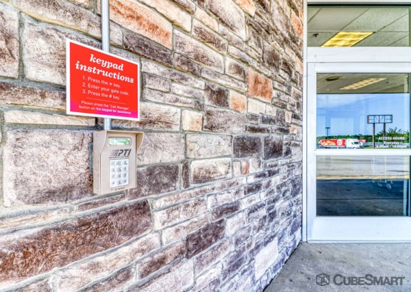 Facility photo: //images.sparefoot.com/medium/229318688342337cf21.jpg