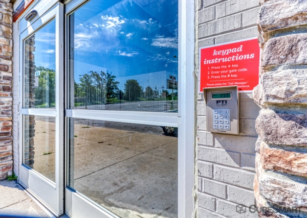 Facility photo: //images.sparefoot.com/medium/2293196883423b8432f.jpg