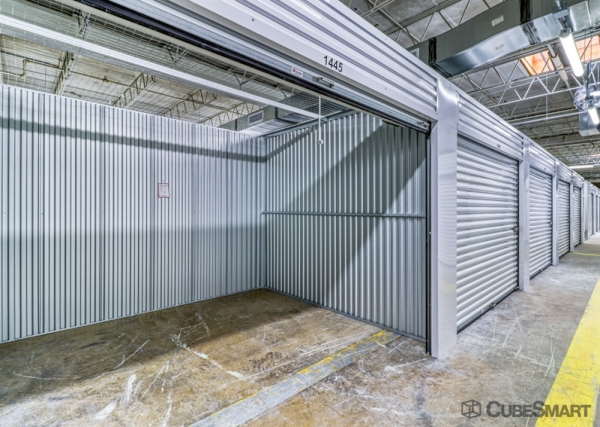 Facility photo: //images.sparefoot.com/medium/229355687f448d12d25.jpg