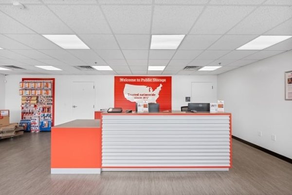 Facility photo: //images.sparefoot.com/medium/22939669e778cc6e43f.jpg