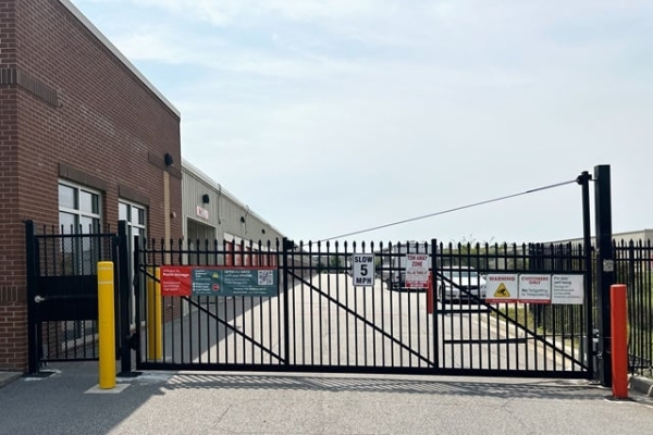 Facility photo: //images.sparefoot.com/medium/2293976a071ca706d82.jpg