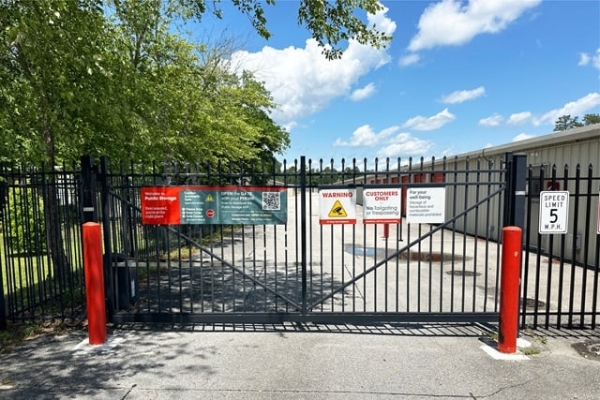 Facility photo: //images.sparefoot.com/medium/229401691889624cc2e.jpg