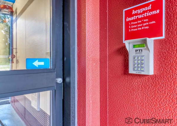 Facility photo: //images.sparefoot.com/medium/229431686f87e6e75a8.jpg