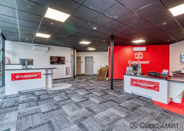 Facility photo: //images.sparefoot.com/medium/229431686f87ecf4157.jpg