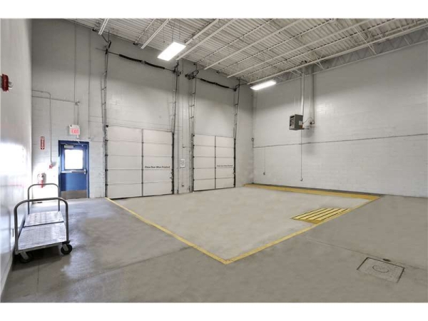 Facility photo: //images.sparefoot.com/medium/229463685b1a2f44706.jpg
