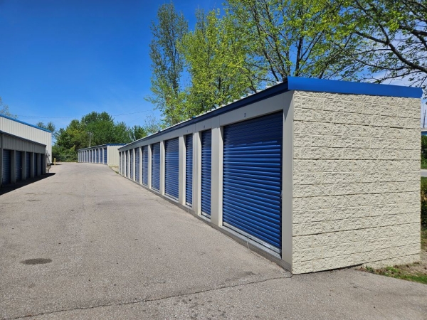 Facility photo: //images.sparefoot.com/medium/22947369e8b9236c6c7.jpg