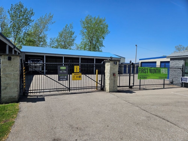 Facility photo: //images.sparefoot.com/medium/22947369e8b924aab51.jpg