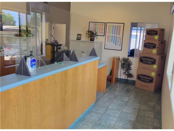 Facility photo: //images.sparefoot.com/medium/22947769943273a4fd9.jpg