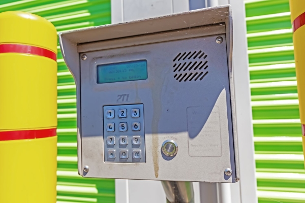 Facility photo: //images.sparefoot.com/medium/229478699432bd56fcb.jpg