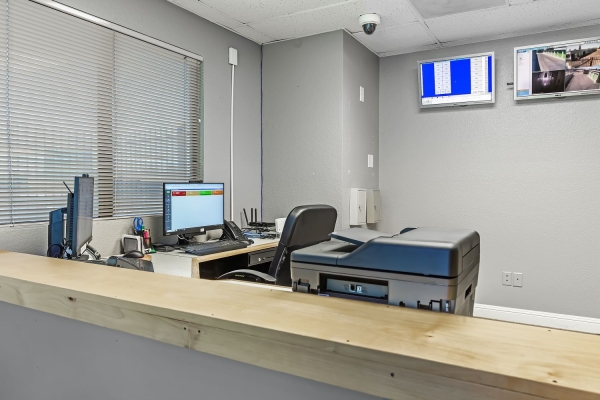 Facility photo: //images.sparefoot.com/medium/229478699432be3ac54.jpg