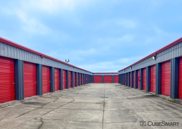 Facility photo: //images.sparefoot.com/medium/229494686f72a2003c2.jpg