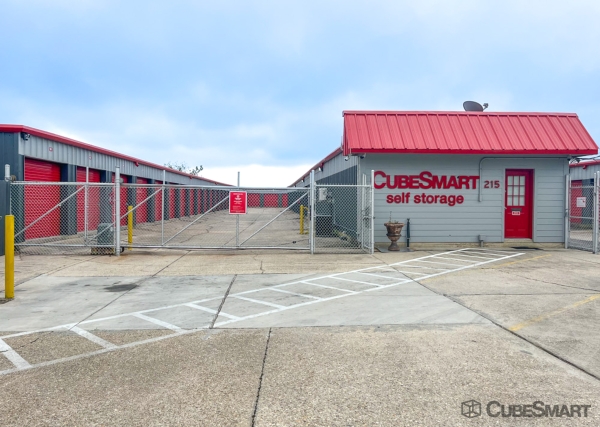 Facility photo: //images.sparefoot.com/medium/229494686f72a39905b.jpg