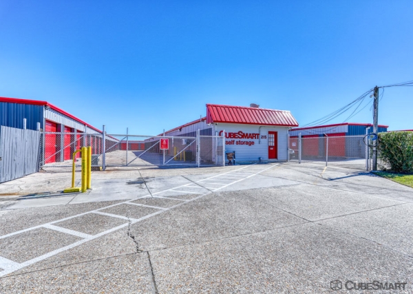 Facility photo: //images.sparefoot.com/medium/22949469e0949fb8526.jpg