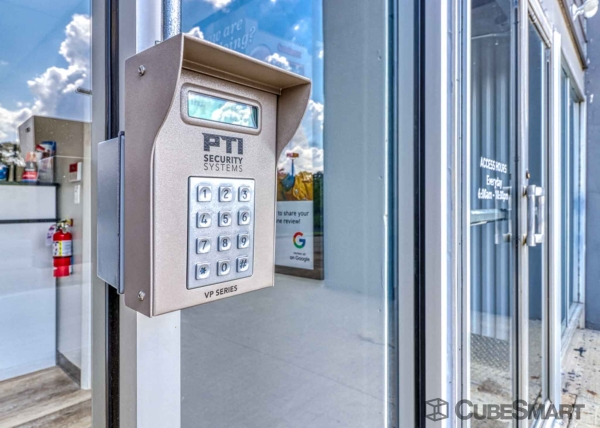 Facility photo: //images.sparefoot.com/medium/22950368809d082848e.jpg