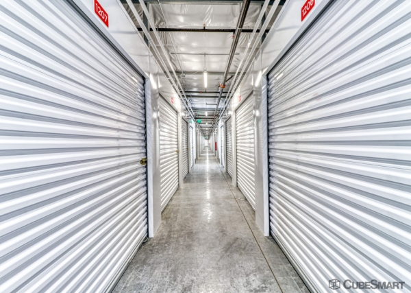 Facility photo: //images.sparefoot.com/medium/229504689078515eb8b.jpg