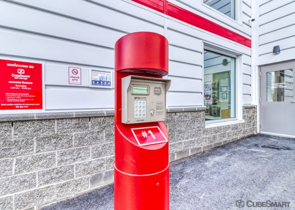 Storage Units at CubeSmart Self Storage - 3909 Bennett Drive - 3909 Bennett Drive